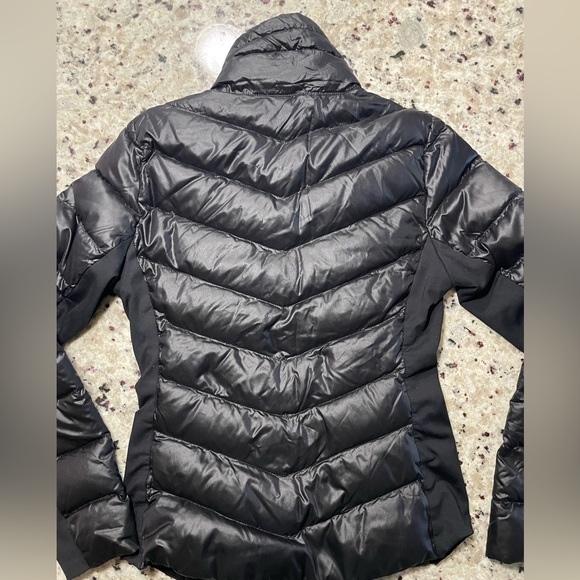 ALO Yoga Shiny Black Puffer Jacket - Picture 3 of 4